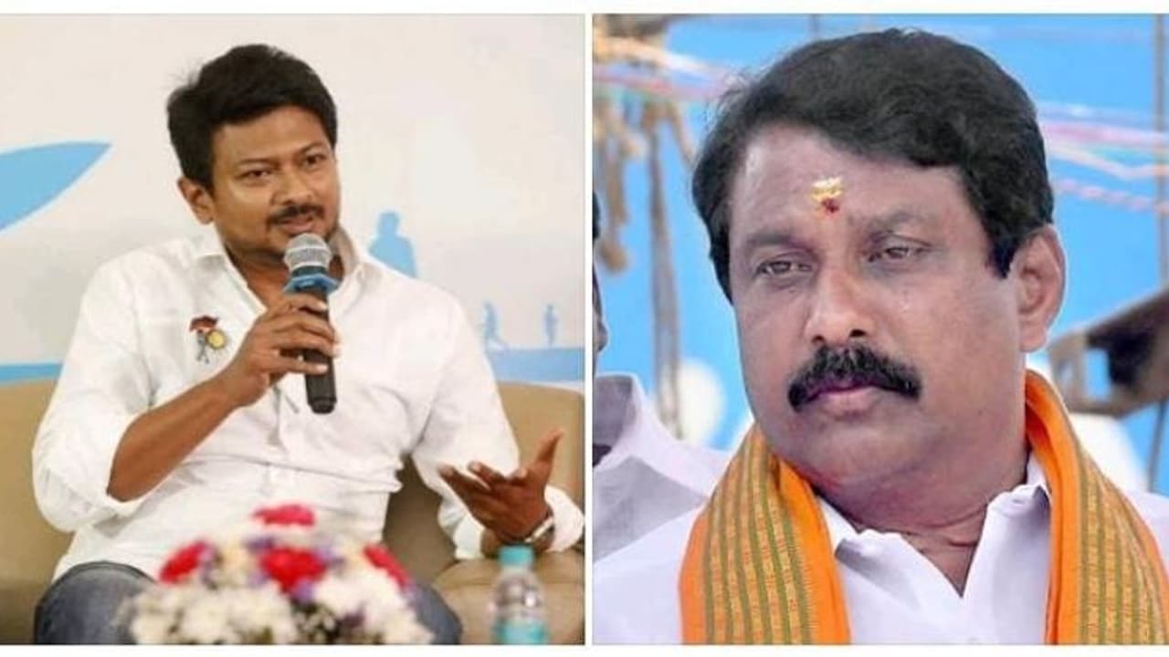 நெல்லைக்கு பழைய Hockey Turf ஐ அனுப்பியது ஏன்..? புதியது கேட்ட நயினார் நாகேந்திரனுக்கு பதிலடி கொடுத்த உதயநிதி நெல்லைக்கு பழைய Hockey Turf ஐ அனுப்பியது ஏன்..? புதியது கேட்ட நயினார் நாகேந்திரனுக்கு பதிலடி கொடுத்த உதயநிதி