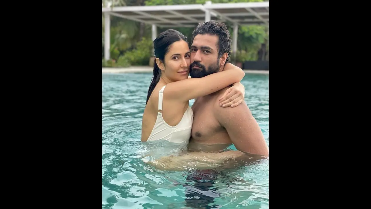 ನಾನು ಮನೆಗೆ ಬಂದಾಗ ವಿಕ್ಕಿ ಹೊರ ಹೋಗ್ತಾನೆ, ಒಟ್ಟಿಗೆ ರಾತ್ರಿ ಕಳೆಯೋಲ್ಲ: ಕತ್ರೀನಾ ಹಿಂಗಾದ್ರೆ ಮಗು ಆಗೋದ್ಹೇಗೆ ಕೇಳಿದ ಫ್ಯಾನ್ಸ್ ನಾನು ಮನೆಗೆ ಬಂದಾಗ ವಿಕ್ಕಿ ಹೊರ ಹೋಗ್ತಾನೆ, ಒಟ್ಟಿಗೆ ರಾತ್ರಿ ಕಳೆಯೋಲ್ಲ: ಕತ್ರೀನಾ ಹಿಂಗಾದ್ರೆ ಮಗು ಆಗೋದ್ಹೇಗೆ ಕೇಳಿದ ಫ್ಯಾನ್ಸ್