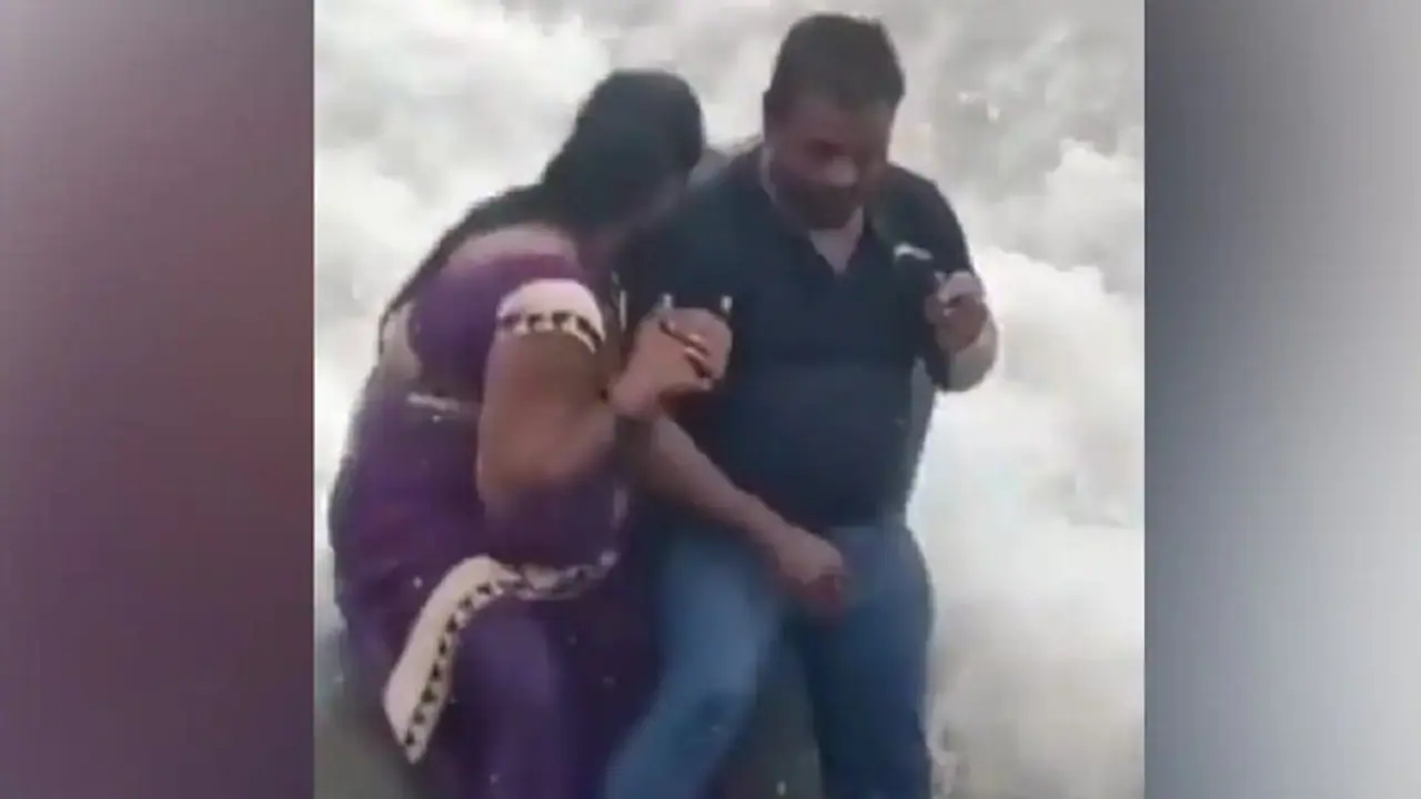 Tragic drowning incident: Video of woman being swept away in Mumbai's Bandstand surfaces online (WATCH) Tragic drowning incident: Video of woman being swept away in Mumbai's Bandstand surfaces online (WATCH)