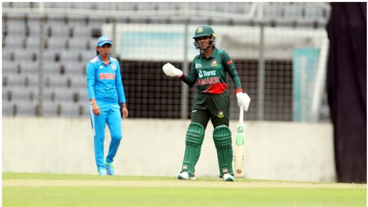 നാണക്കേട്, ഏകദിന ചരിത്രത്തിലാദ്യം! ബംഗ്ലാദേശ് വനിതകള്ക്ക് മുന്നില് ഇന്ത്യ മുട്ടുമടക്കി നാണക്കേട്, ഏകദിന ചരിത്രത്തിലാദ്യം! ബംഗ്ലാദേശ് വനിതകള്ക്ക് മുന്നില് ഇന്ത്യ മുട്ടുമടക്കി