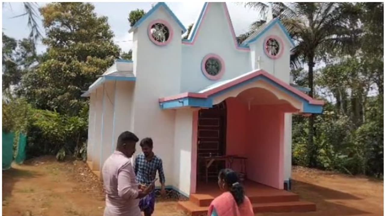 45,000ത്തോളം രൂപയുള്ള കവ‍ർ, 2000, 500 നോട്ടുകൾ മാത്രമെടുത്ത് കള്ളൻ; പള്ളി കുത്തിത്തുറന്ന മോഷ്ടാവിനായി അന്വേഷണം