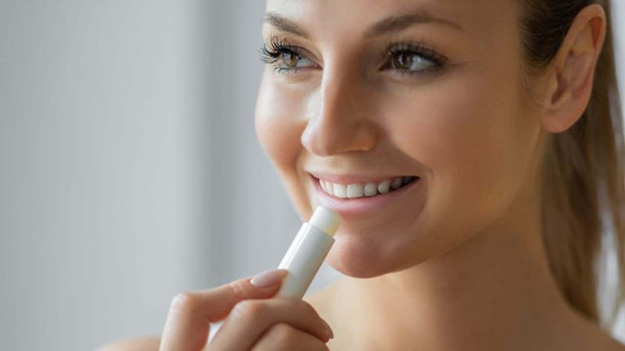 വരണ്ട ചര്‍മ്മമാണോ? പരീക്ഷിക്കാം ഈ എട്ട് ഫേസ് പാക്കുകള്‍...