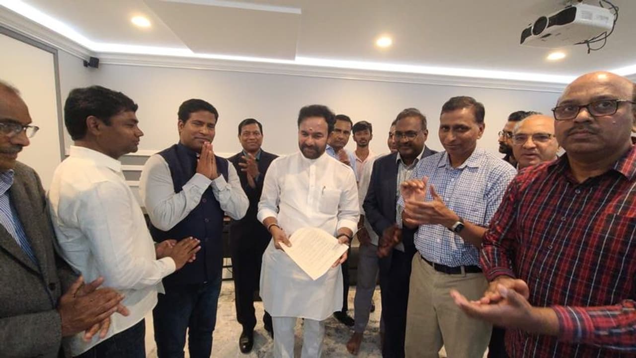 హైదరాబాద్ టూ అమెరికా .. డైరెక్ట్ ఫ్లైట్ నడపండి : కేంద్ర మంత్రి కిషన్ రెడ్డికి ఎన్ఆర్ఐల విజ్ఞప్తి హైదరాబాద్ టూ అమెరికా .. డైరెక్ట్ ఫ్లైట్ నడపండి : కేంద్ర మంత్రి కిషన్ రెడ్డికి ఎన్ఆర్ఐల విజ్ఞప్తి