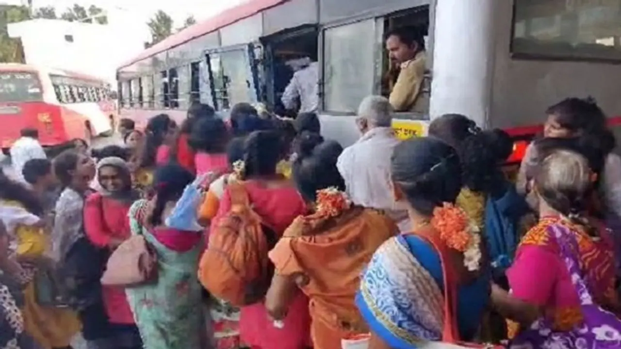 ಶಕ್ತಿ ಯೋಜನೆ ಎಫೆಕ್ಟ್: ಸಾರಿಗೆ ಸಿಬ್ಬಂದಿಗಿಲ್ಲ ವೇತನ ಗ್ಯಾರಂಟಿ, ಪಗಾರ ಸಿಗದೆ ಪರದಾಟ..! ಶಕ್ತಿ ಯೋಜನೆ ಎಫೆಕ್ಟ್: ಸಾರಿಗೆ ಸಿಬ್ಬಂದಿಗಿಲ್ಲ ವೇತನ ಗ್ಯಾರಂಟಿ, ಪಗಾರ ಸಿಗದೆ ಪರದಾಟ..!