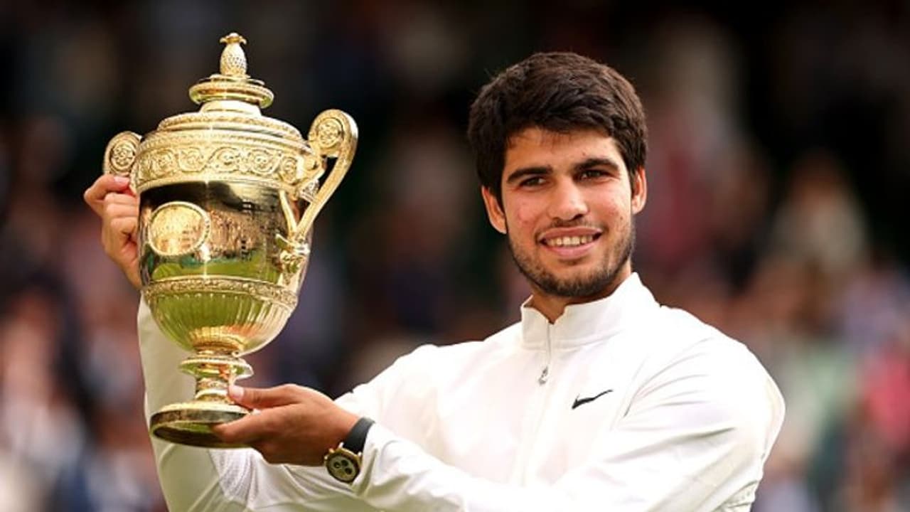 Wimbledon 2023: వింబుల్డన్లో జొకోవిచ్ కు షాక్.. టైటిల్ కైవసం చేసుకున్న కార్లోస్ అల్కరాజ్.. Wimbledon 2023: వింబుల్డన్లో జొకోవిచ్ కు షాక్.. టైటిల్ కైవసం చేసుకున్న కార్లోస్ అల్కరాజ్..