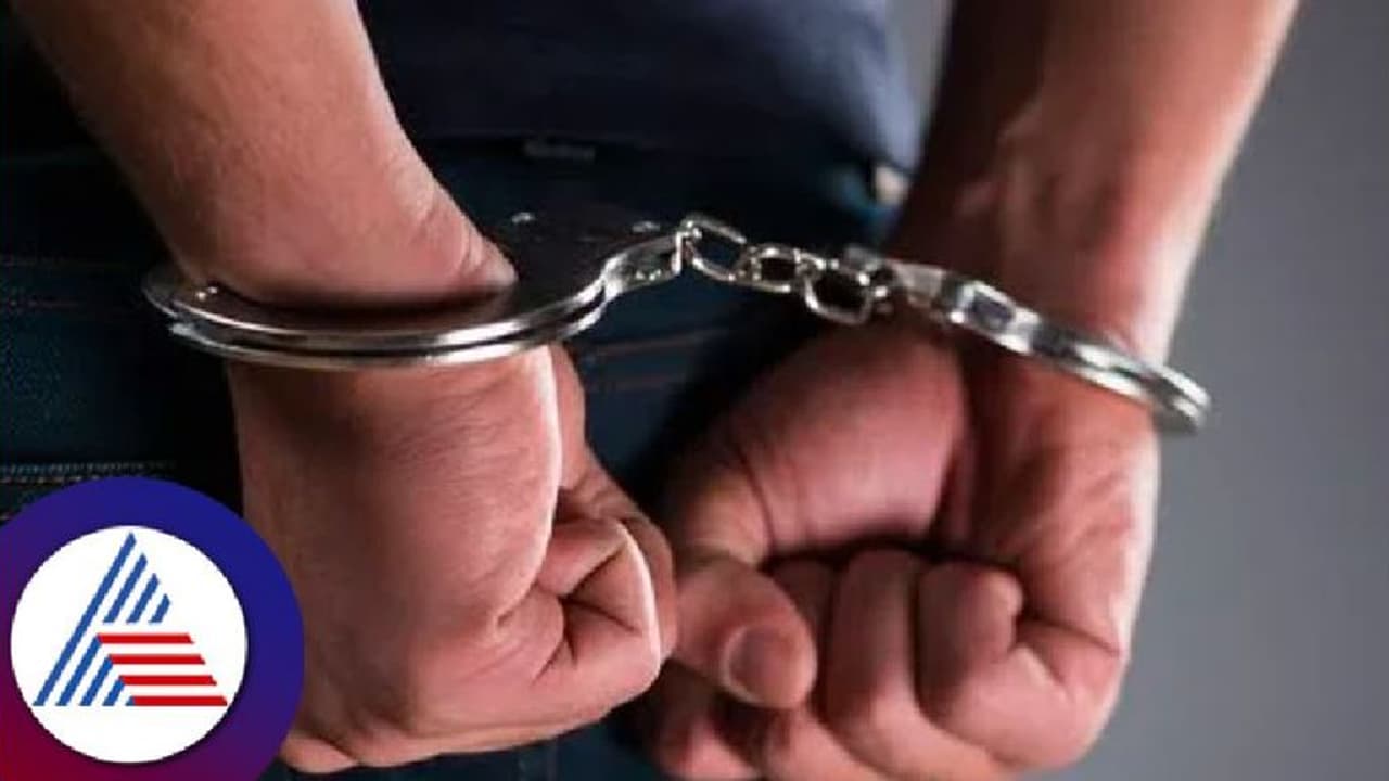 హైద్రాబాద్ చైతన్యపురిలో పోపిస్ట్రా విక్రయం: రాజస్థాన్కు చెందిన రమేష్ అరెస్ట్ హైద్రాబాద్ చైతన్యపురిలో పోపిస్ట్రా విక్రయం: రాజస్థాన్కు చెందిన రమేష్ అరెస్ట్