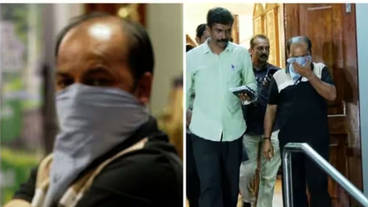 KSRTC deputy general manager arrested by Vigilance sleuths for taking bribe KSRTC deputy general manager arrested by Vigilance sleuths for taking bribe