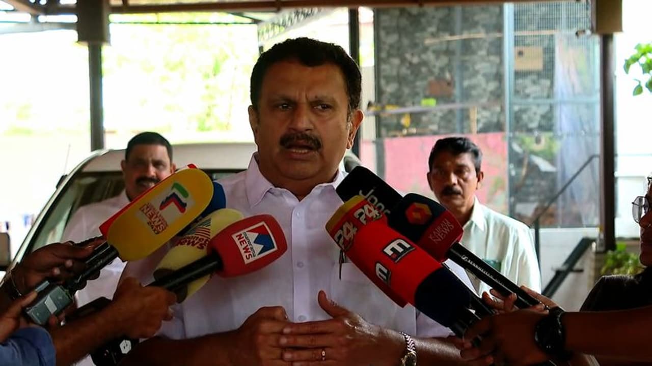 കേരളത്തിലെ സിപിഎം പ്രത്യേക ജീവി, അംഗീകരിക്കാനാവില്ല; സിവിൽ കോഡ് വേണ്ടെന്നും കെ മുരളീധരൻ കേരളത്തിലെ സിപിഎം പ്രത്യേക ജീവി, അംഗീകരിക്കാനാവില്ല; സിവിൽ കോഡ് വേണ്ടെന്നും കെ മുരളീധരൻ