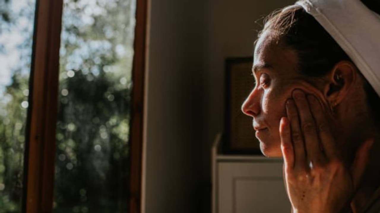 മുഖത്തിന്റെ തിളക്കം നഷ്ടപ്പെടുന്നുവോ? എങ്കില് ഇതൊന്ന് ചെയ്തുനോക്കൂ... മുഖത്തിന്റെ തിളക്കം നഷ്ടപ്പെടുന്നുവോ? എങ്കില് ഇതൊന്ന് ചെയ്തുനോക്കൂ...