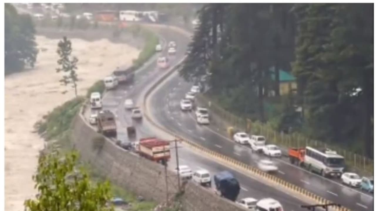 കൊടുങ്കാറ്റിന് മുമ്പുള്ള ശാന്തത; മണാലിയില്‍ നിന്നുള്ള വീഡിയോ വൈറലാകുന്നു, ഇതിനകം കണ്ടത് അഞ്ച് കോടിയിലേറെ ! 