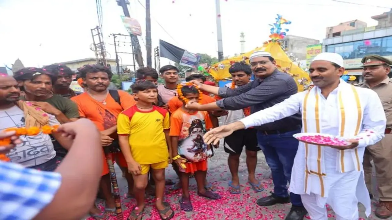 కన్వర్ యాత్ర ముజఫర్నగర్ ముస్లింల జీవితంలో ఒక భాగం.. ఎన్నడూ వారు ద్వేశించలేదు.. కన్వర్ యాత్ర ముజఫర్నగర్ ముస్లింల జీవితంలో ఒక భాగం.. ఎన్నడూ వారు ద్వేశించలేదు..