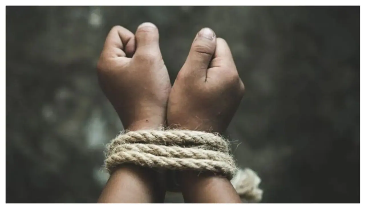 ಕೆಜಿಎಫ್‌: ಬ್ಯಾಂಕ್‌ ಬಳಿ ವಂಚಿಸುತ್ತಿದ್ದ ತಂಡದ ಮೂವರ ಸೆರೆ