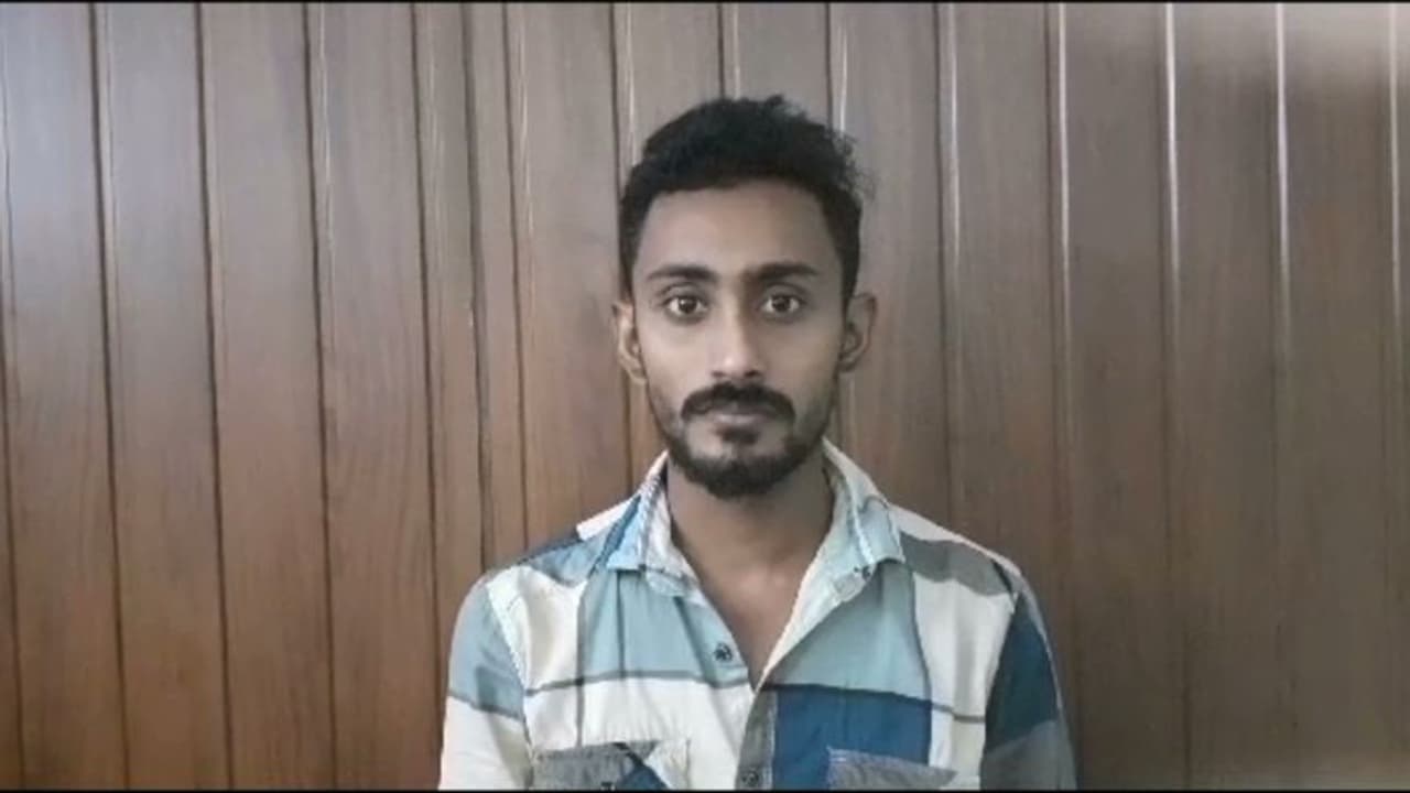 തിരുവല്ലയിൽ 13കാരിയെ പീഡിപ്പിച്ച കേസ്: മുഖ്യപ്രതിയുടെ മൊബൈലിൽ 20 ലധികം പെൺകുട്ടികളുടെ നഗ്ന ചിത്രങ്ങൾ, അറസ്റ്റ് തിരുവല്ലയിൽ 13കാരിയെ പീഡിപ്പിച്ച കേസ്: മുഖ്യപ്രതിയുടെ മൊബൈലിൽ 20 ലധികം പെൺകുട്ടികളുടെ നഗ്ന ചിത്രങ്ങൾ, അറസ്റ്റ്