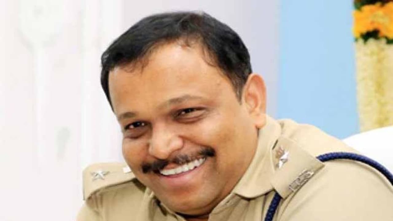 శ్రీకాళహస్తి ఘటనపై విచారణకు కమిటీ: తిరుపతి ఎస్పీ పరమేశ్వర్ రెడ్డి శ్రీకాళహస్తి ఘటనపై విచారణకు కమిటీ: తిరుపతి ఎస్పీ పరమేశ్వర్ రెడ్డి