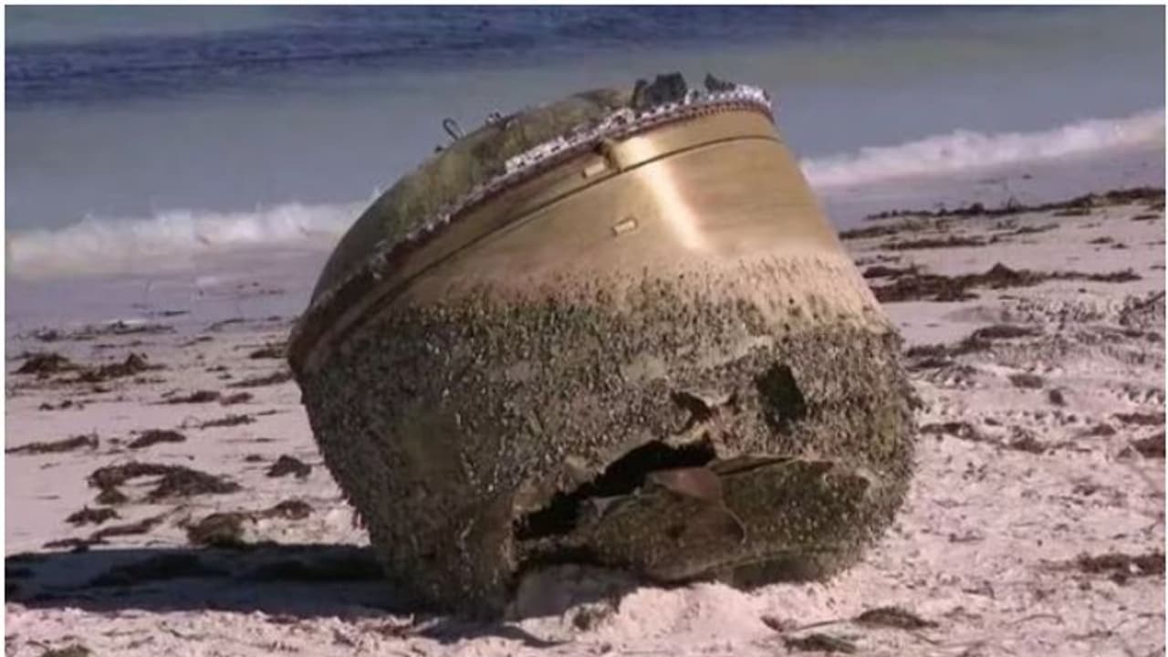 ഓസ്ട്രേലിയൻതീരത്ത് സിലിണ്ടർ രൂപത്തിൽ അജ്ഞാത വസ്തു, ചന്ദ്രയാൻ മൂന്നിന്റെ ഭാ​ഗമോ മലേഷ്യൻ വിമാനാവശിഷ്ടമോ; നി​ഗൂഢത