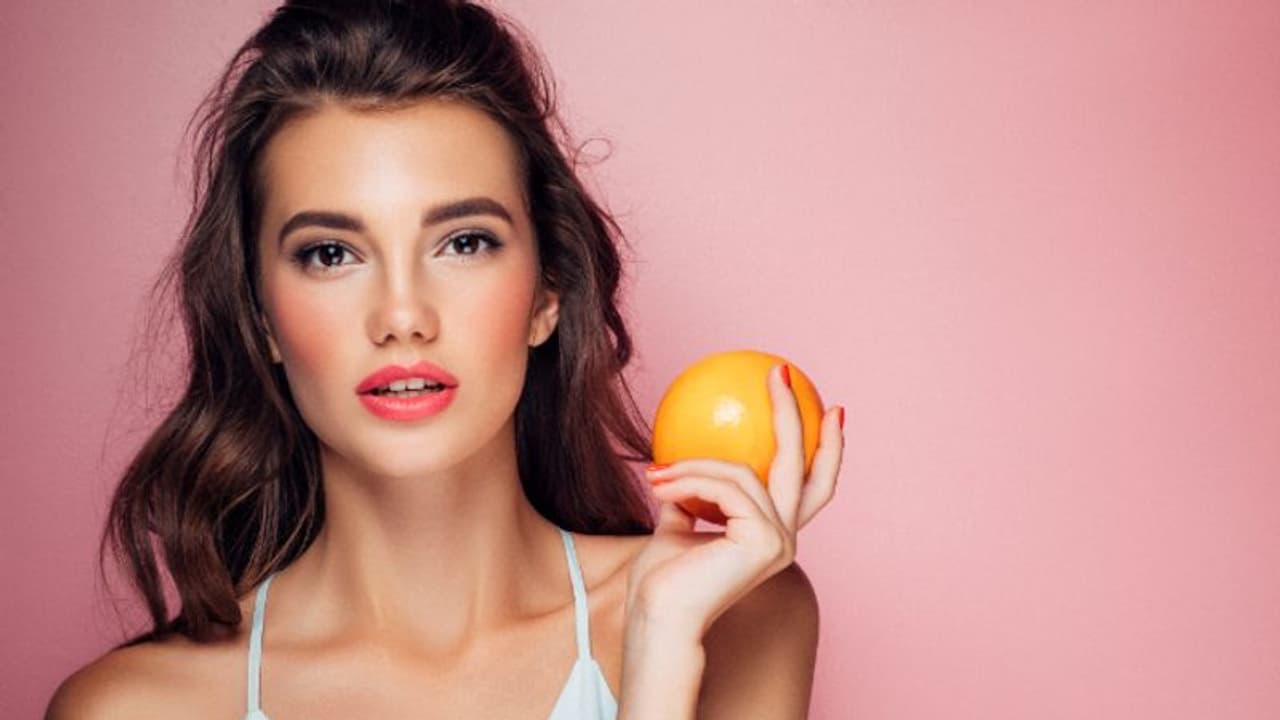 Health Tips: തിളക്കമുള്ളതും ആരോഗ്യമുള്ളതുമായ ചർമ്മത്തിനായി കഴിക്കേണ്ട ഭക്ഷണങ്ങള്... Health Tips: തിളക്കമുള്ളതും ആരോഗ്യമുള്ളതുമായ ചർമ്മത്തിനായി കഴിക്കേണ്ട ഭക്ഷണങ്ങള്...