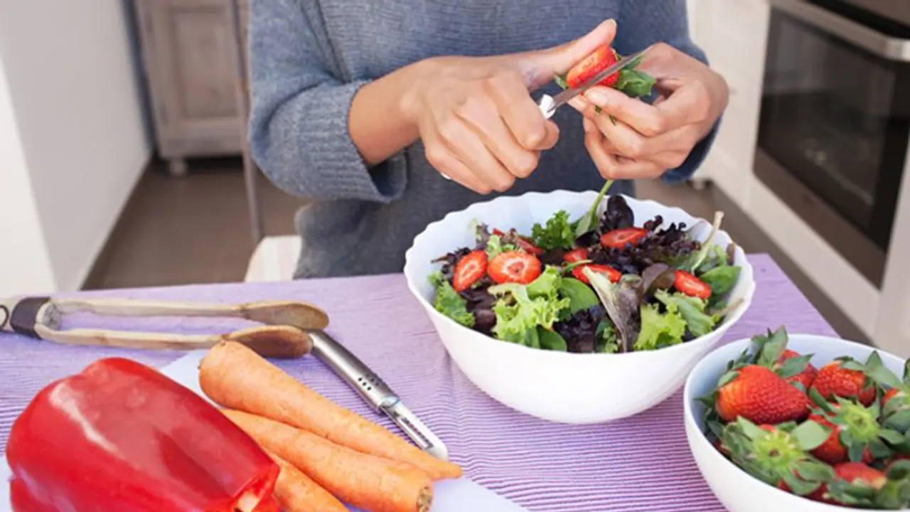 ക്യാന്സര് സാധ്യതയെ കുറയ്ക്കാന് ശ്രദ്ധിക്കേണ്ട കാര്യങ്ങളും കഴിക്കേണ്ട പത്ത് ഭക്ഷണങ്ങളും... ക്യാന്സര് സാധ്യതയെ കുറയ്ക്കാന് ശ്രദ്ധിക്കേണ്ട കാര്യങ്ങളും കഴിക്കേണ്ട പത്ത് ഭക്ഷണങ്ങളും...