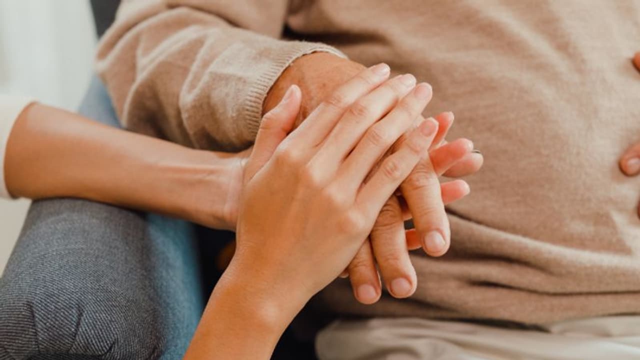 പാര്‍ക്കിന്‍സണ്‍സ് രോഗം; ഈ ലക്ഷണങ്ങളെ തിരിച്ചറിയാം...