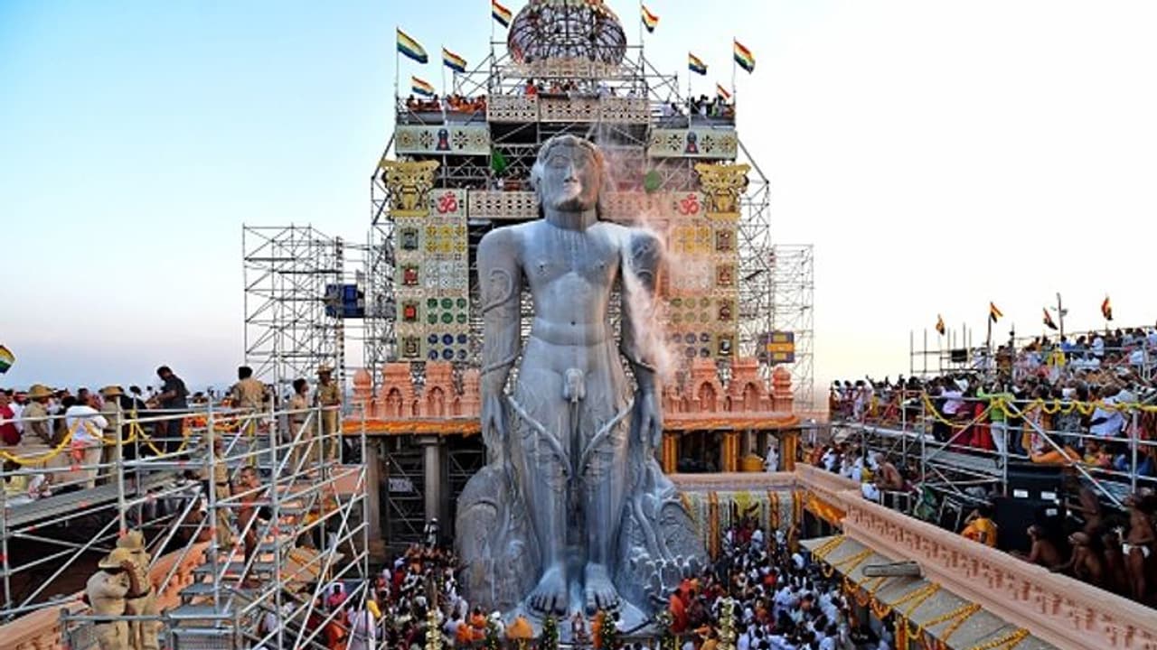 ആരാണ് ബാഹുബലി? ജൈന രാജാവ്, ദിഗംബര മൂര്‍ത്തി !