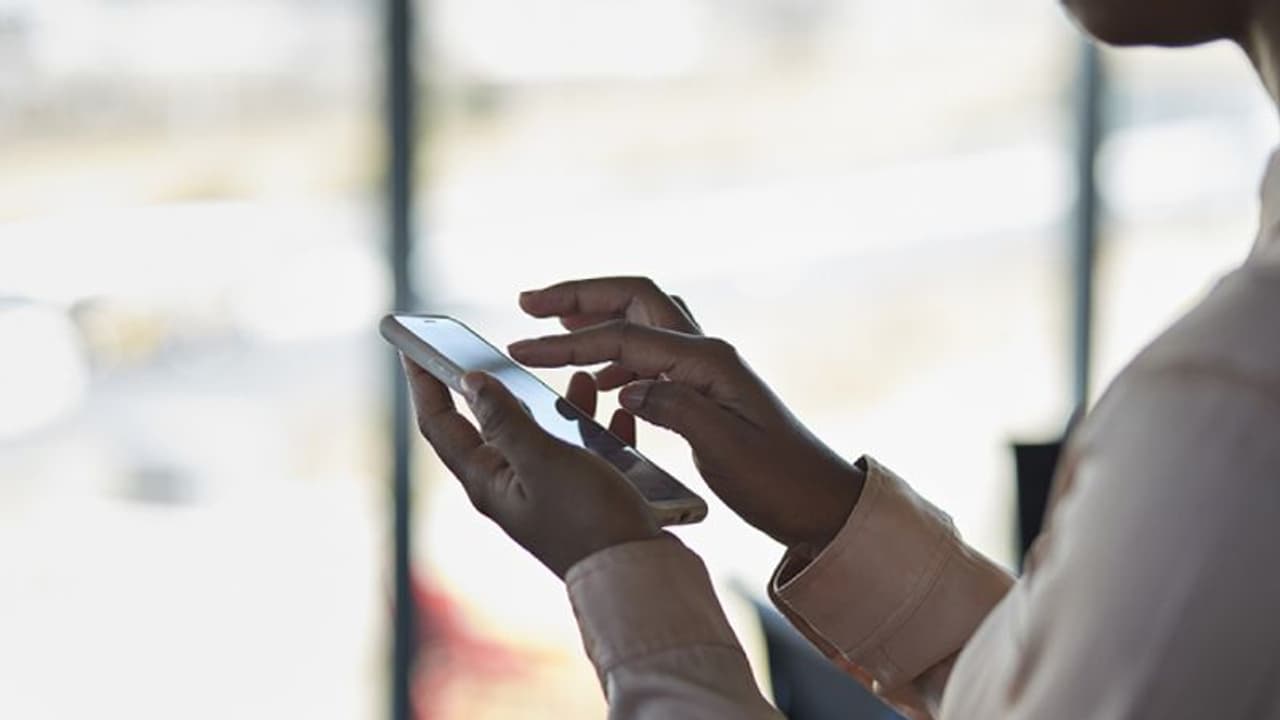 தனிமை கொடுமை தான்.. அதுக்காக இப்படியா? டார்ச்சர் செய்த பெண்மணி.. கடுப்பாகி கைது செய்த போலீஸ்! தனிமை கொடுமை தான்.. அதுக்காக இப்படியா? டார்ச்சர் செய்த பெண்மணி.. கடுப்பாகி கைது செய்த போலீஸ்!