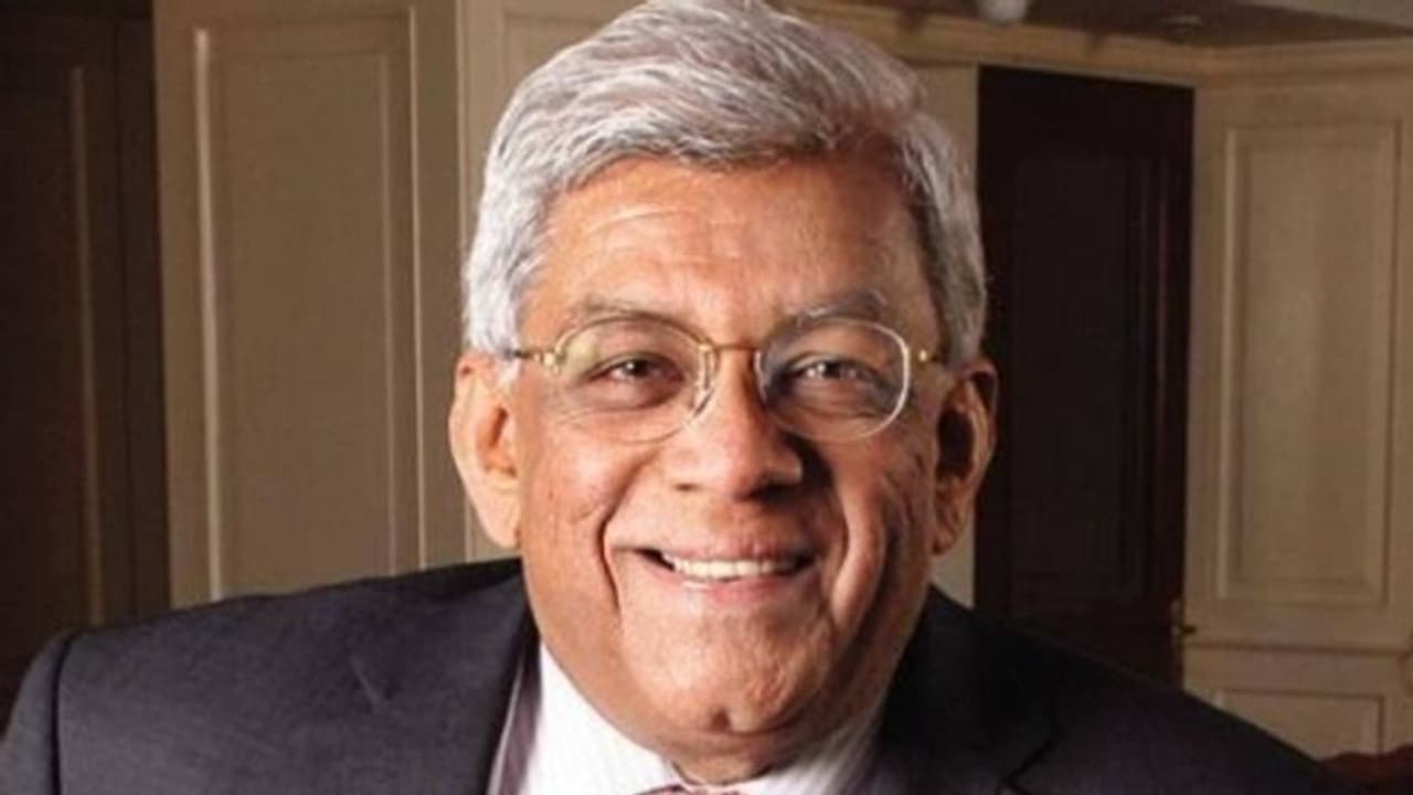 எச்டிஎஃப்சி வங்கியின் மூளையாக திகழ்ந்த ஹஸ்முக் தகோர்தாஸ் பரேக்; யார் இவர்? எச்டிஎஃப்சி வங்கியின் மூளையாக திகழ்ந்த ஹஸ்முக் தகோர்தாஸ் பரேக்; யார் இவர்?