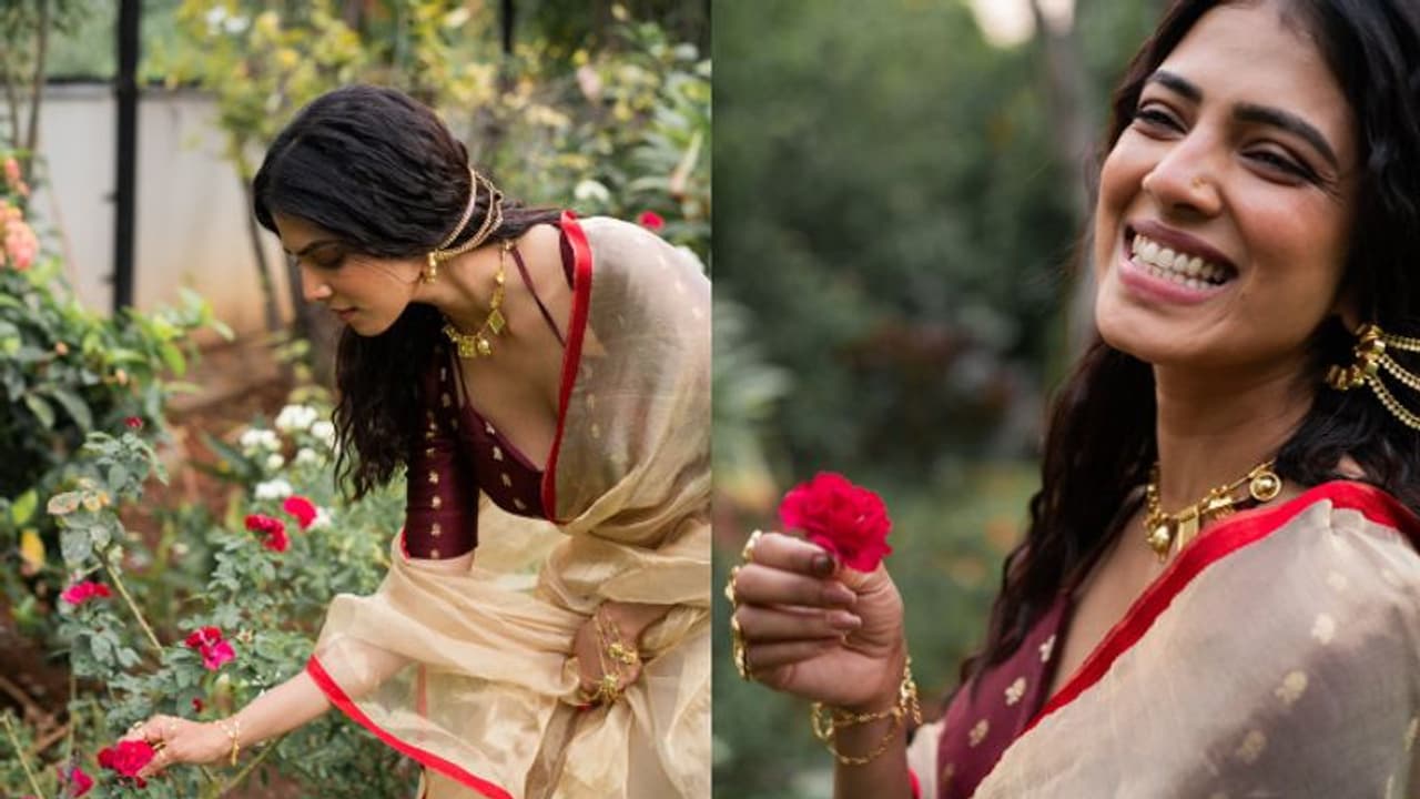 'റോസാപ്പൂ പുഞ്ചിരി'യുമായി മാളവിക മോഹനൻ, ഫോട്ടോകള് ഏറ്റെടുത്ത് ആരാധകര് 'റോസാപ്പൂ പുഞ്ചിരി'യുമായി മാളവിക മോഹനൻ, ഫോട്ടോകള് ഏറ്റെടുത്ത് ആരാധകര്