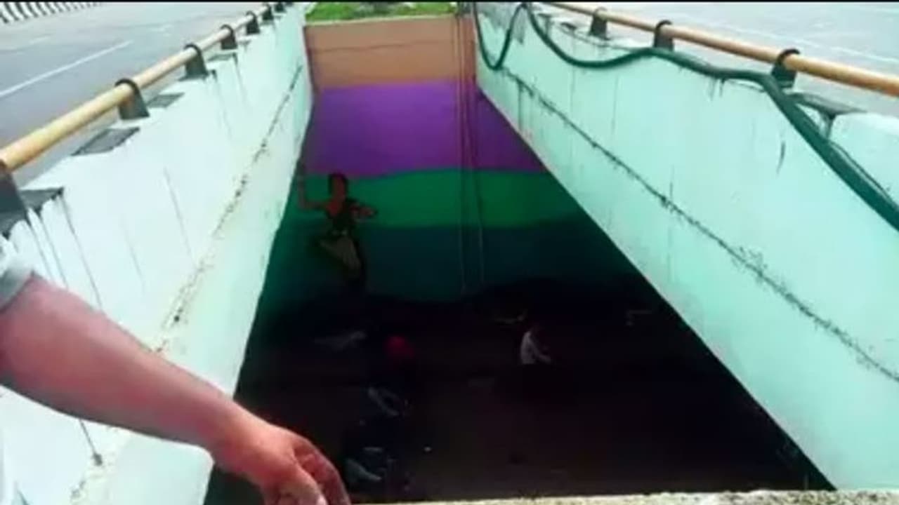 ರೀಲ್ಸ್‌ ಮಾಡ್ತಿದ್ದವರ ಹುಚ್ಚಾಟಕ್ಕೆ ಬಲಿಯಾಯ್ತು ಅಮಾಯಕ ಜೀವ: ಫ್ಲೈಒವರ್ ಮೇಲೆ ಆಗಿದ್ದೇನು?