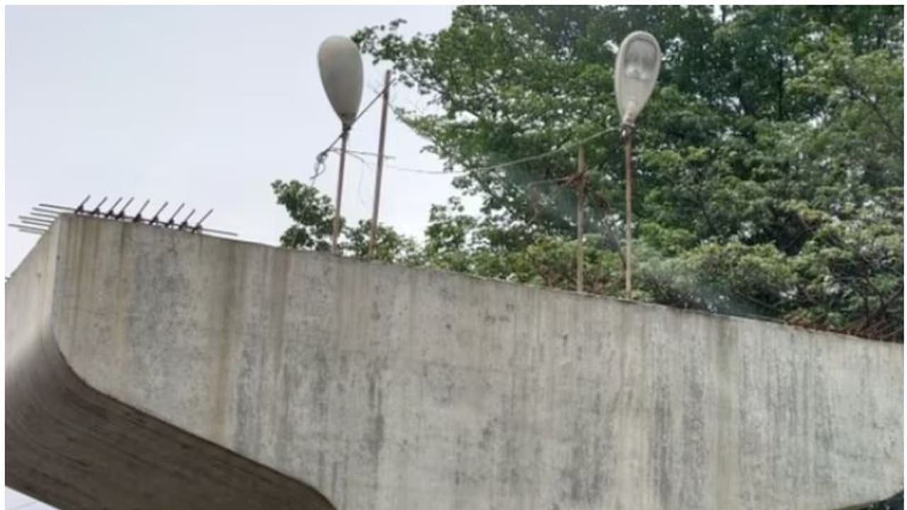 പണി തുടങ്ങിയ കാലത്ത് ഫ്ലൈ ഓവറായിരുന്നു, ഇപ്പോൾ അത്..! 'ചിരിച്ച് തുടങ്ങിയാൽ നിർത്താൻ പറ്റൂല്ലാട്ടോ', ട്രോൾ മഴ പണി തുടങ്ങിയ കാലത്ത് ഫ്ലൈ ഓവറായിരുന്നു, ഇപ്പോൾ അത്..! 'ചിരിച്ച് തുടങ്ങിയാൽ നിർത്താൻ പറ്റൂല്ലാട്ടോ', ട്രോൾ മഴ