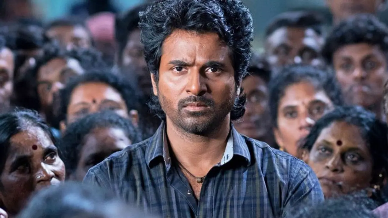 இரண்டாம் வாரத்திலும் அசத்தும் மாவீரன்.. சிவகார்த்திகேயன் மாவீரனாக உருவானது எப்படி? வைரலாகும் வீடியோ! இரண்டாம் வாரத்திலும் அசத்தும் மாவீரன்.. சிவகார்த்திகேயன் மாவீரனாக உருவானது எப்படி? வைரலாகும் வீடியோ!