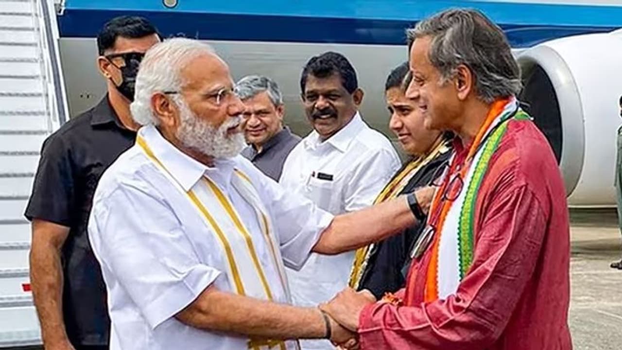 ಅಂದು ಪ್ರಧಾನಿ ಕಾರ್ಯವೈಖರಿ ಟೀಕಿಸಿದ್ದೆ ಆದರೆ... ಮೋದಿಯ ಹೊಗಳಿದ ಕಾಂಗ್ರೆಸ್ ಸಂಸದ ತರೂರ್