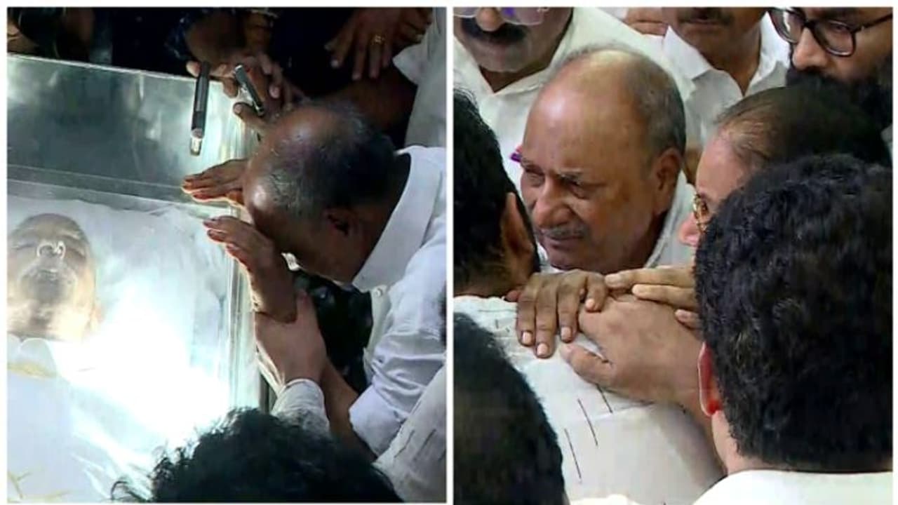 പ്രിയസുഹൃത്തിന്റെ ചേതനയറ്റ ശരീരത്തിന് മുന്നിൽ പൊട്ടിക്കരഞ്ഞ് എ കെ ആന്റണി...