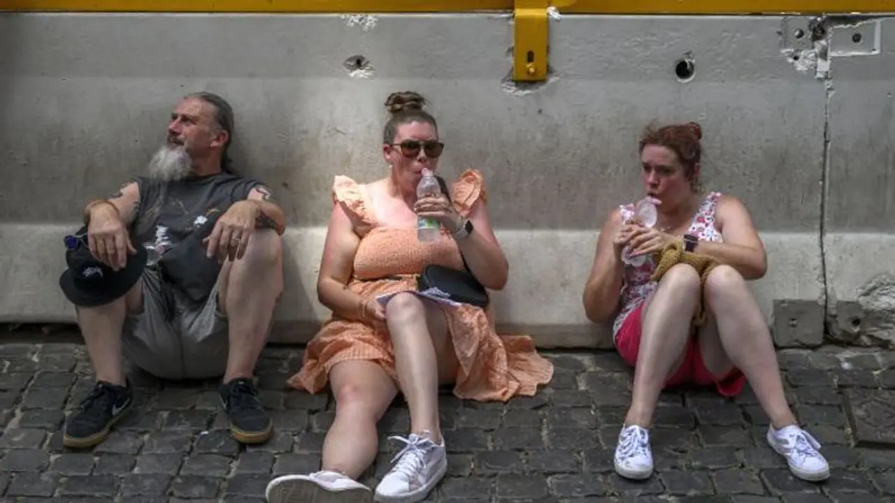 Millions across the world face brunt of 'record breaking' heat Millions across the world face brunt of 'record breaking' heat