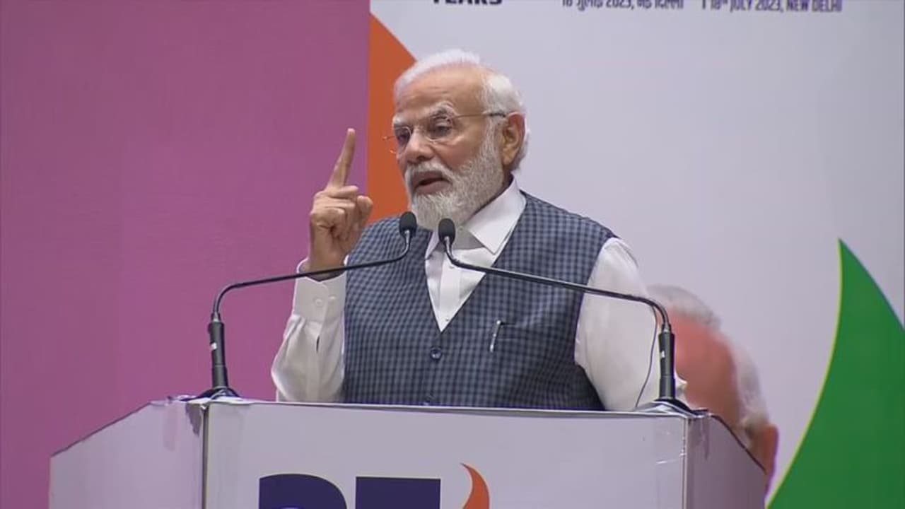 శత్రుత్వం కాదు సంక్షేమమే భారత్ ను ముందుకు నడిపిస్తుంది : ప్రతిపక్షాలపై ప్రధాని మోడీ కీలక వ్యాఖ్యలు శత్రుత్వం కాదు సంక్షేమమే భారత్ ను ముందుకు నడిపిస్తుంది : ప్రతిపక్షాలపై ప్రధాని మోడీ కీలక వ్యాఖ్యలు