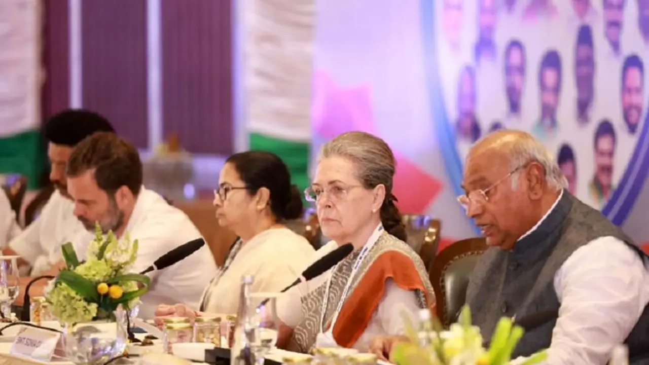 ಯುಪಿಎ ಹೆಸರು ಇನ್ನು INDIA: 26 ಪ್ರತಿಪಕ್ಷ ನಾಯಕರ ಘೋಷಣೆ ಯುಪಿಎ ಹೆಸರು ಇನ್ನು INDIA: 26 ಪ್ರತಿಪಕ್ಷ ನಾಯಕರ ಘೋಷಣೆ