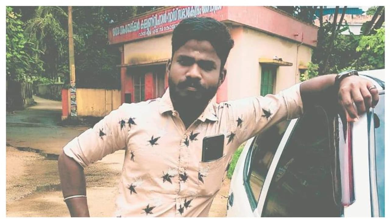 യുവാവിനെ വീടിനുള്ളിൽ മരിച്ച നിലയിൽ കണ്ടെത്തി യുവാവിനെ വീടിനുള്ളിൽ മരിച്ച നിലയിൽ കണ്ടെത്തി
