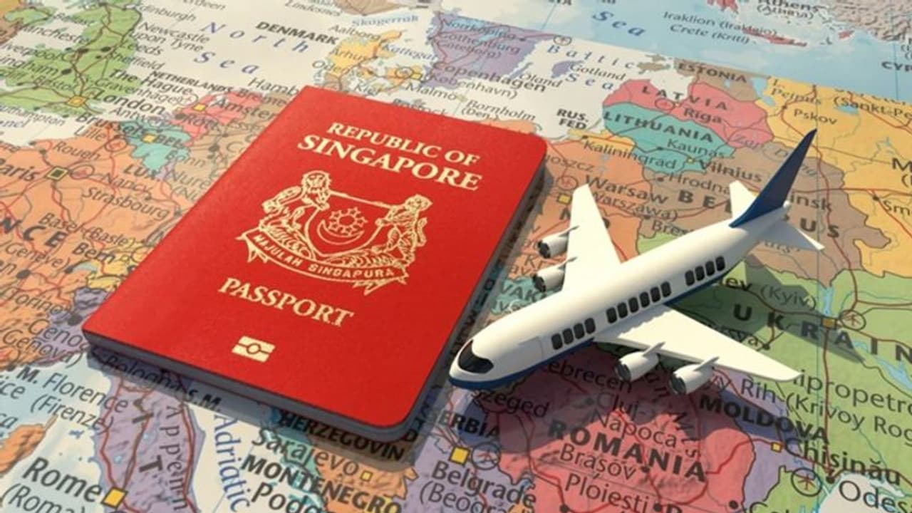 உலகின் வலிமையான பாஸ்போர்ட் சிங்கப்பூர்: இந்தியாவுக்கு எந்த இடம்? உலகின் வலிமையான பாஸ்போர்ட் சிங்கப்பூர்: இந்தியாவுக்கு எந்த இடம்?