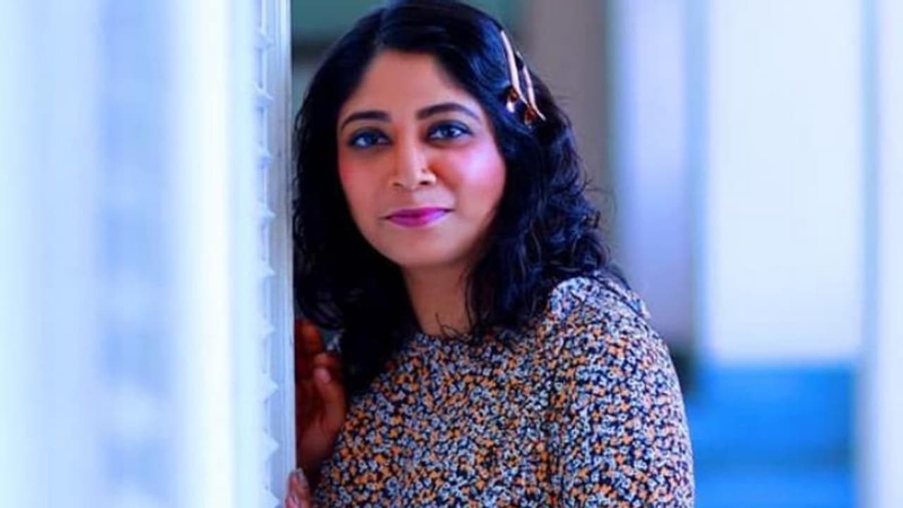 'കമ്പിത്തിരിയും മത്താപ്പുമായി ഞാൻ ആഘോഷിക്കുന്നു', ഫോട്ടോയുമായി അഭയ ഹിരണ്‍മയി