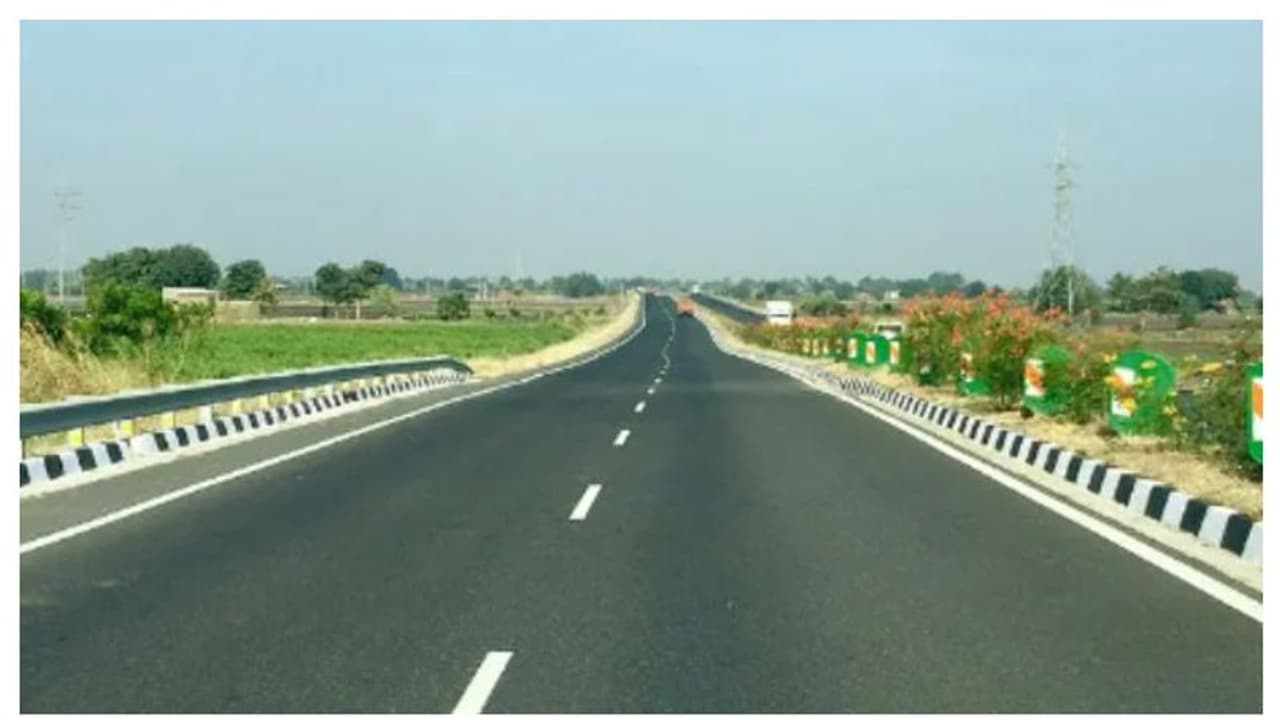 പിന്നെയും പിന്നെയും റോഡുകളുമായി യുപി, കഴിഞ്ഞദിവസം തുറന്നത് 3300 കോടിയുടെ രണ്ട് സൂപ്പര്‍ റോഡുകള്‍!