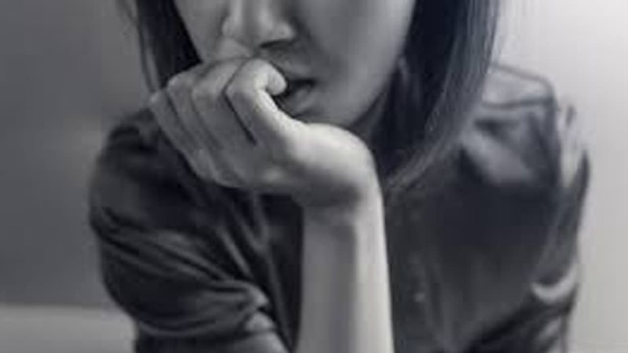 என்னால முடியல! நான் தற்கொலை செஞ்சுக்க போறேன்! தோழிக்கு மெசேஜ் அனுப்பிவிட்டு உயிரை மாய்த்துக்கொண்ட இளம்பெண்.!