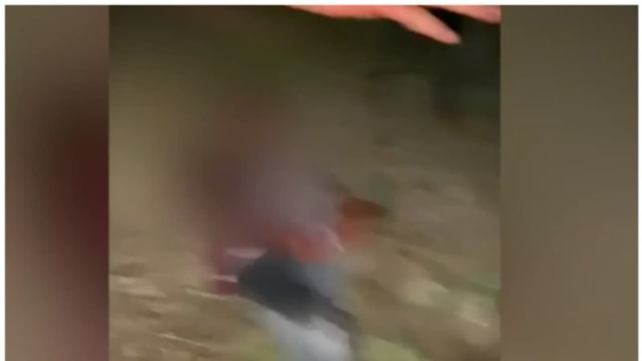 ദളിത് യുവാവിനെ മർദ്ദിച്ച് അവശനാക്കി ദേഹത്ത് മൂത്രമൊഴിച്ചു; സംഭവത്തിന് പിന്നില്‍ കാമുകിയെച്ചൊല്ലി തര്‍ക്കം