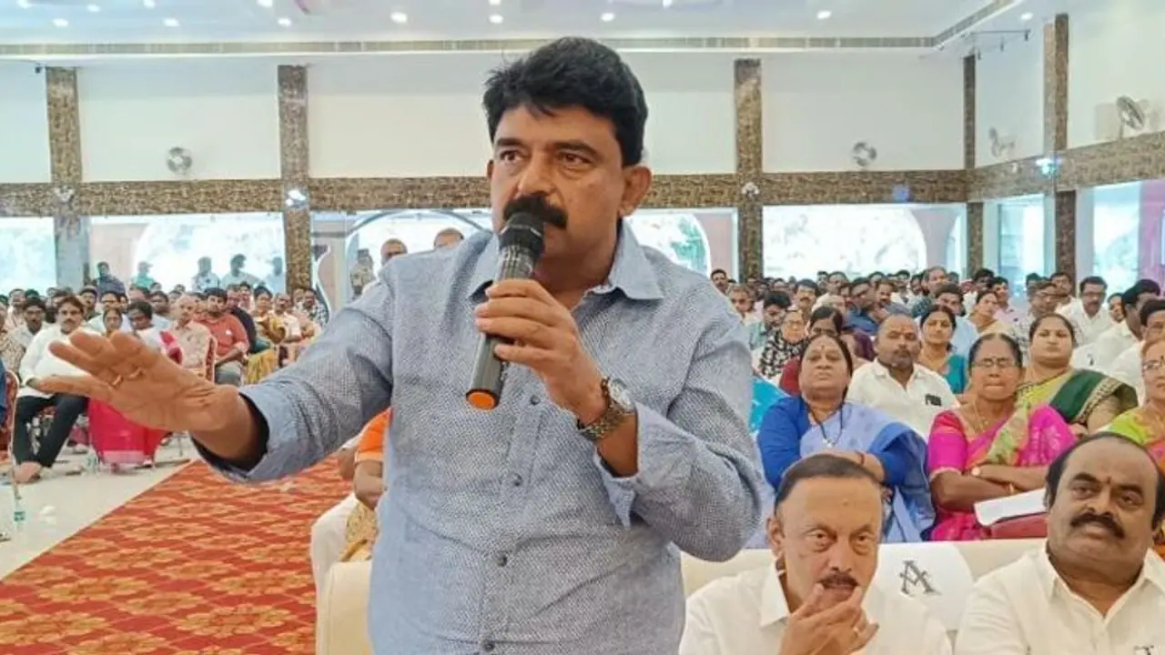 పవన్ శ్వాస పీల్చేది.. వదిలేది చంద్రబాబు కోసమే , డబ్బులు లేవంటూ ఛార్టెట్ ఫ్లైట్స్‌లో జర్నీలా : పేర్ని నాని