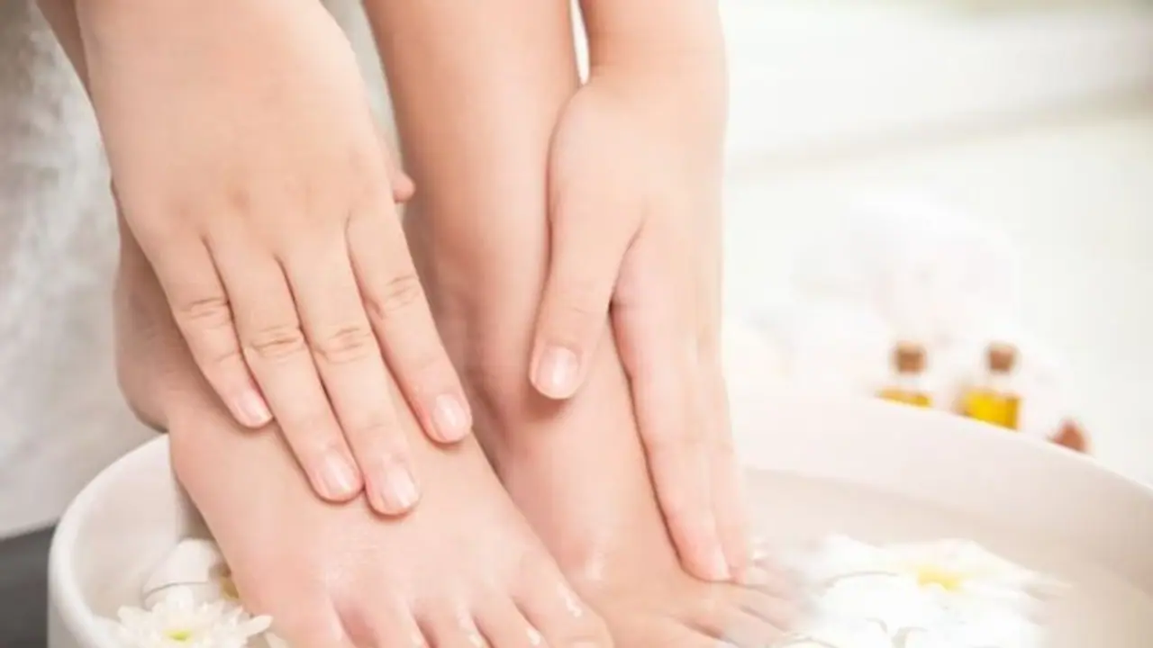 ஒரு ரூபாய் கூட செலவு பண்ண வேண்டாம்..'இந்த' ஒரு பொருள் போதும்..இனி உங்க பாதத்தில் துர்நாற்றம் வீசாது...!! ஒரு ரூபாய் கூட செலவு பண்ண வேண்டாம்..'இந்த' ஒரு பொருள் போதும்..இனி உங்க பாதத்தில் துர்நாற்றம் வீசாது...!!