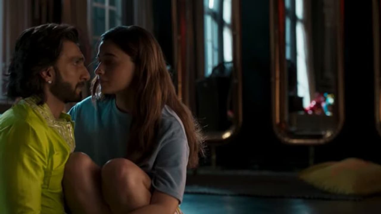 'വേ കംലെയാ', രണ്‍വീര്‍ ചിത്രത്തിലെ വീഡിയോ ഗാനം പുറത്തുവിട്ടു