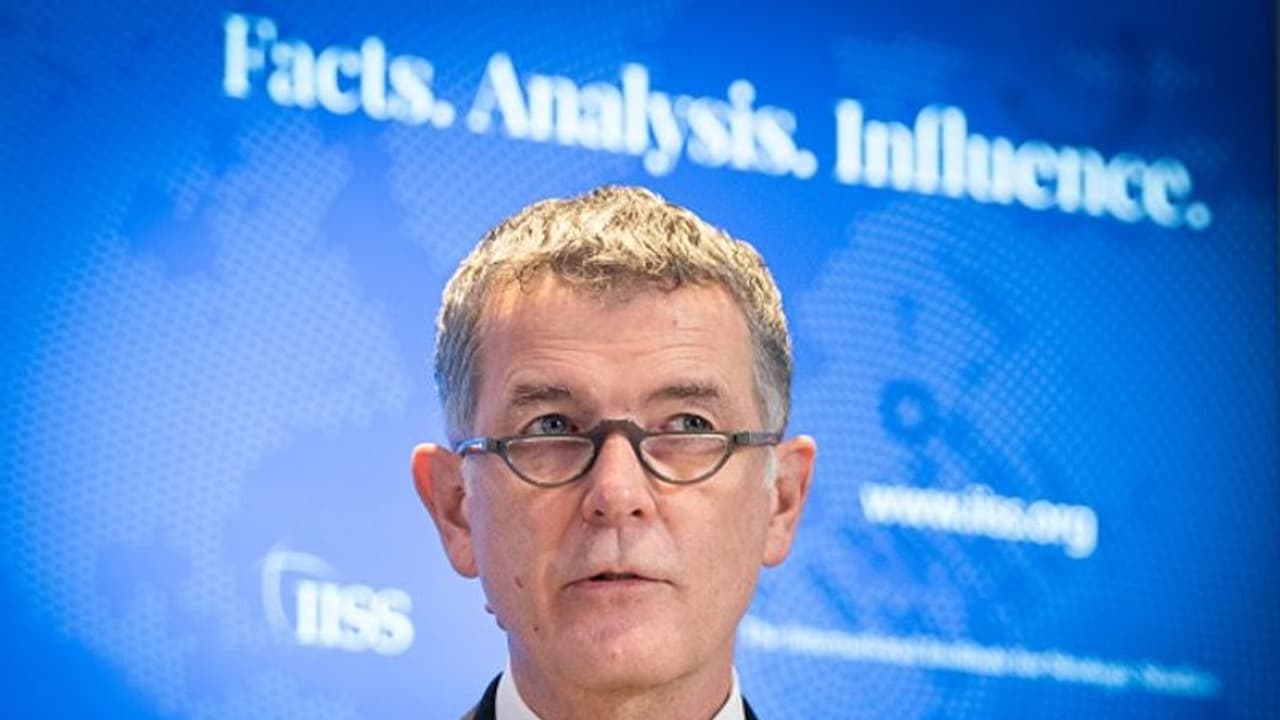 MI6 door 'is always open': UK spy chief Richard Moore urges unhappy Russians to share secrets (WATCH)