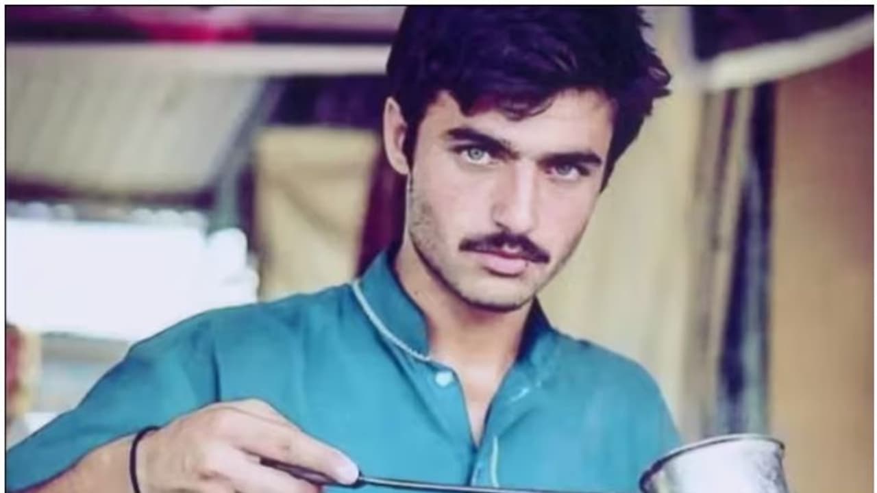 പണ്ട് വൈറലായ നീലക്കണ്ണുള്ള ചുള്ളൻ ചായക്കടക്കാരൻ ഇപ്പോൾ ചില്ലറക്കാരനല്ല! അങ്ങ് യുകെയിലെ കിടിലൻ കഫേ വമ്പൻ ഹിറ്റ്