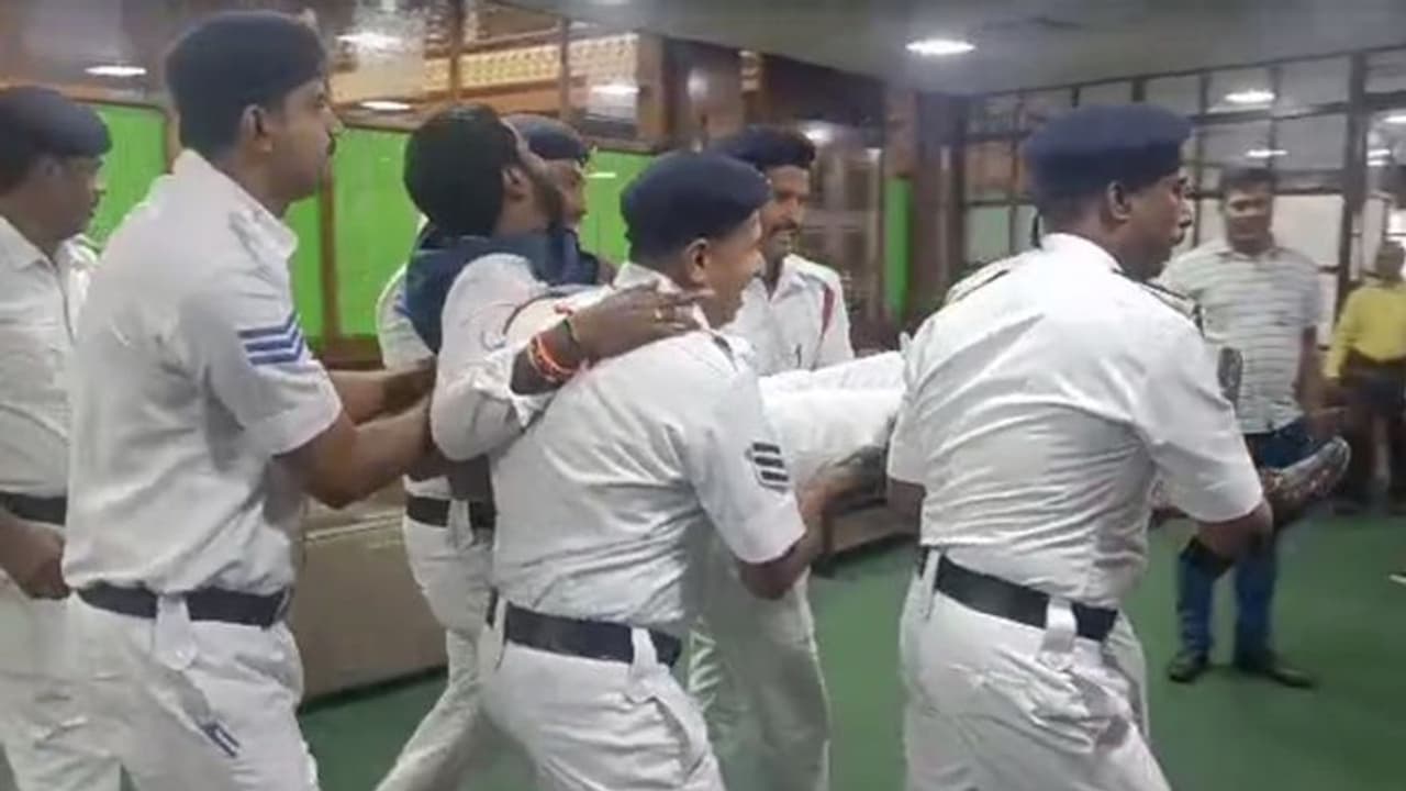 Karnataka: 9 BJP MLAs suspended for throwing paper at Deputy Speaker Rudrappa Lamani