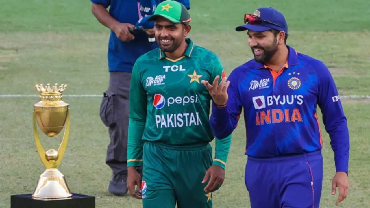 புறக்கணிக்கப்பட்ட பாபர் அசாம், இது வளர வேண்டிய நேரம்: ஐசிசியை சாடிய சோயப் அக்தர்!