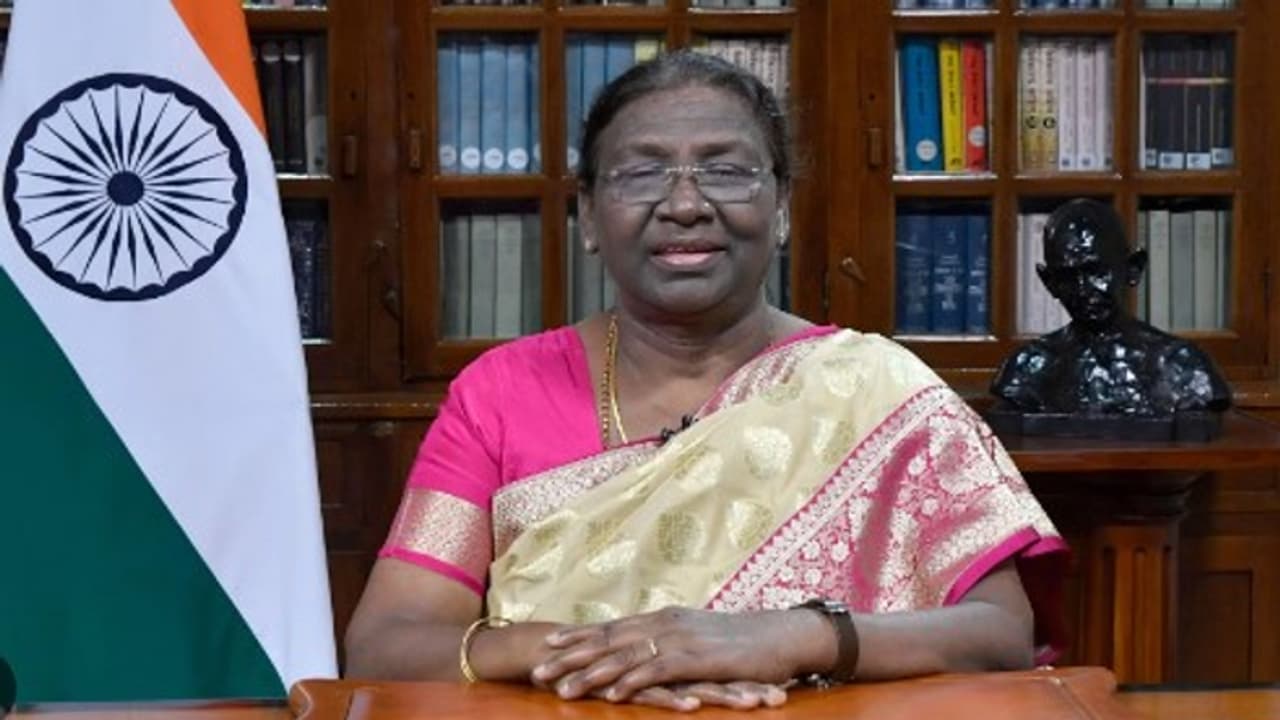 സാഹോദര്യം പടരാനും പുരോഗതിയിലേക്ക് നയിക്കാനും ഓണാഘോഷം സഹായിക്കട്ടെ; ആശംസിച്ച് രാഷ്ട്രപതി സാഹോദര്യം പടരാനും പുരോഗതിയിലേക്ക് നയിക്കാനും ഓണാഘോഷം സഹായിക്കട്ടെ; ആശംസിച്ച് രാഷ്ട്രപതി