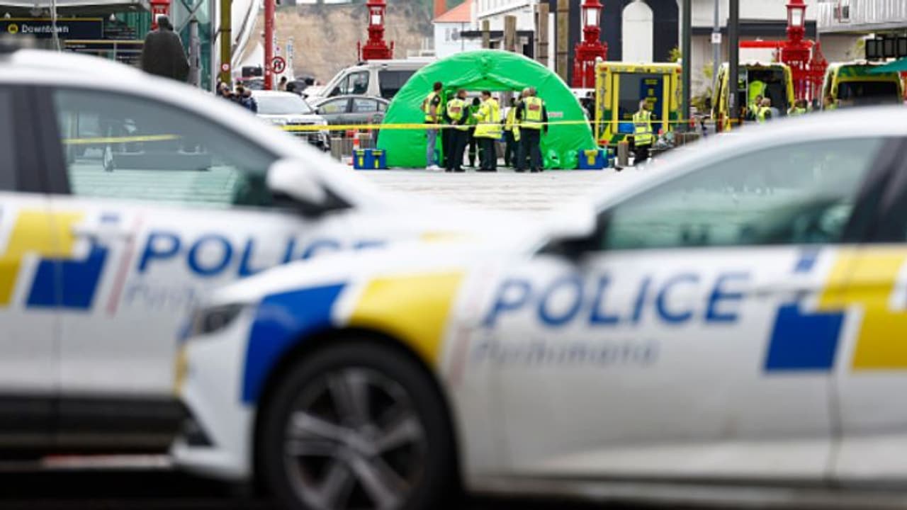 ഫിഫ വനിതാ ലോക കപ്പ് ആരംഭിക്കുന്നതിന് മണിക്കൂറുകള്ക്ക് മുന്പ് ന്യൂസിലാന്ഡില് വെടിവയ്പ് ഫിഫ വനിതാ ലോക കപ്പ് ആരംഭിക്കുന്നതിന് മണിക്കൂറുകള്ക്ക് മുന്പ് ന്യൂസിലാന്ഡില് വെടിവയ്പ്