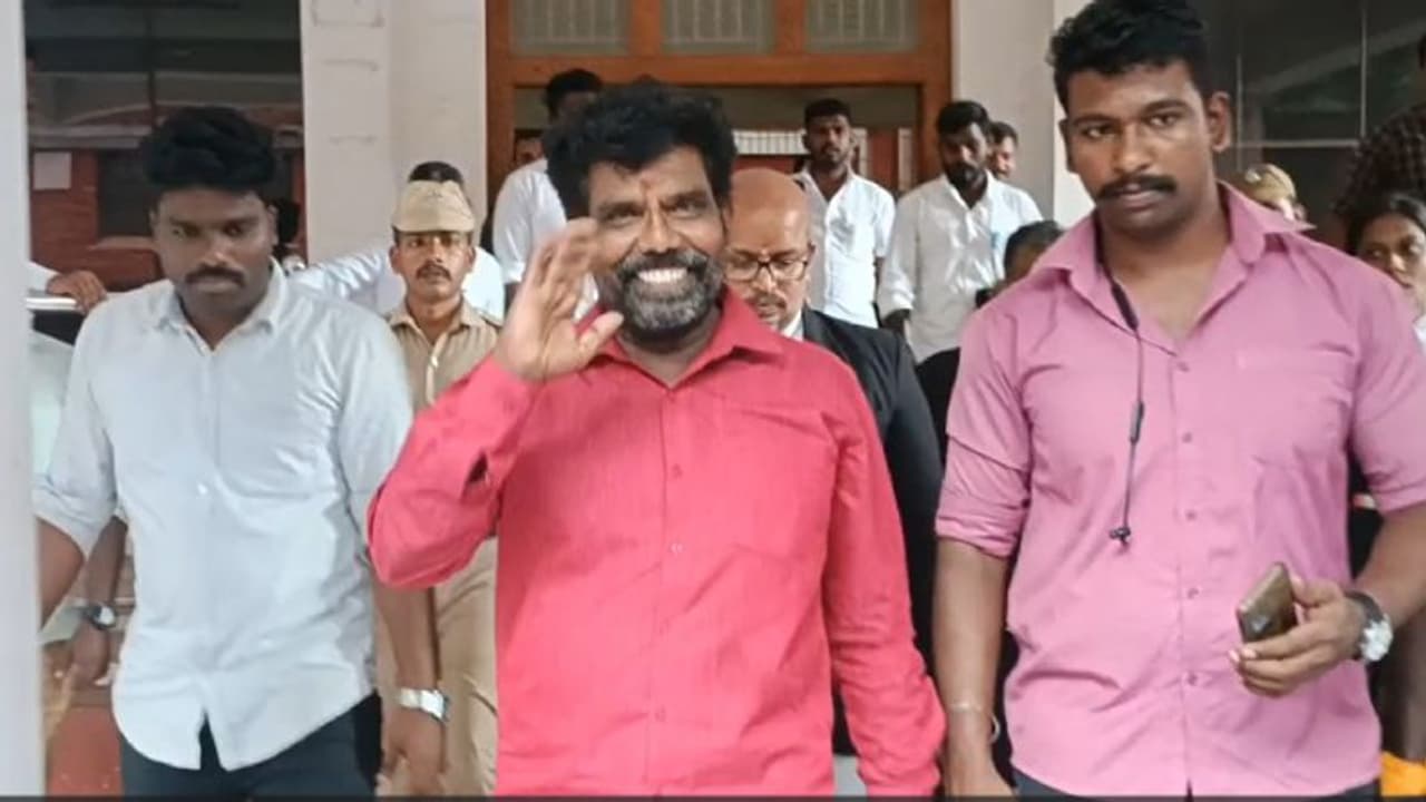 அவதூறு வழக்கில் கைதான கனல் கண்ணன் ஜாமினில் விடுவிப்பு... நீதிமன்றம் விதித்த நிபந்தனைகள் என்னென்ன? அவதூறு வழக்கில் கைதான கனல் கண்ணன் ஜாமினில் விடுவிப்பு... நீதிமன்றம் விதித்த நிபந்தனைகள் என்னென்ன?